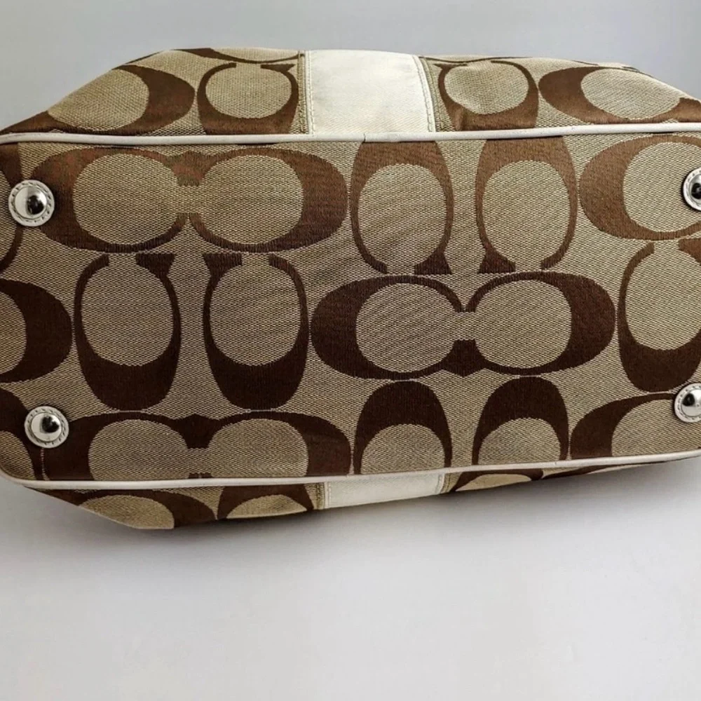 Coach Signature Canvas Kisslock Handbag – EUC - Picture 6 of 13
